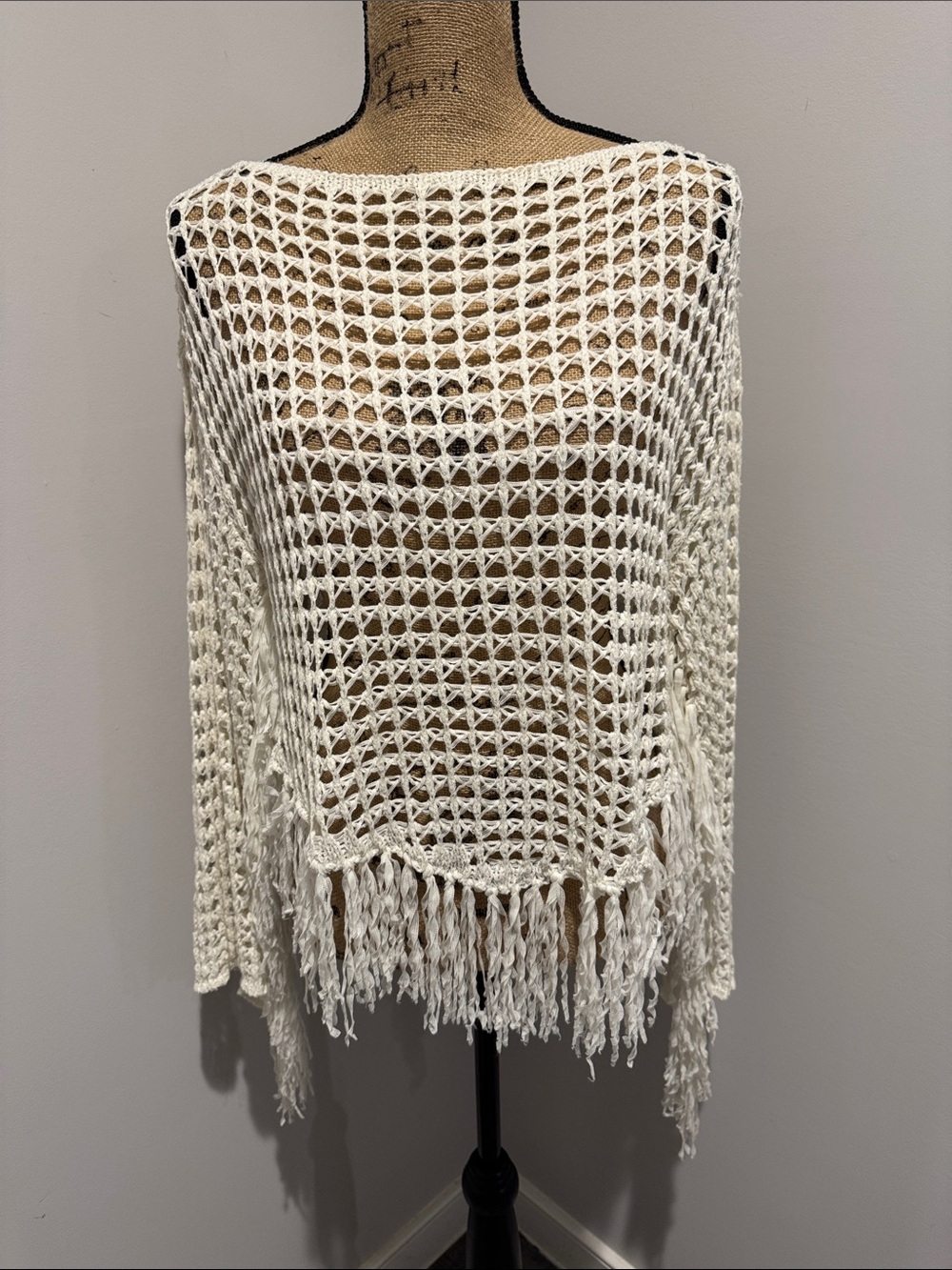 Like New Women’s POL Crochet Open-Knit Fringe Poncho Top in Cream